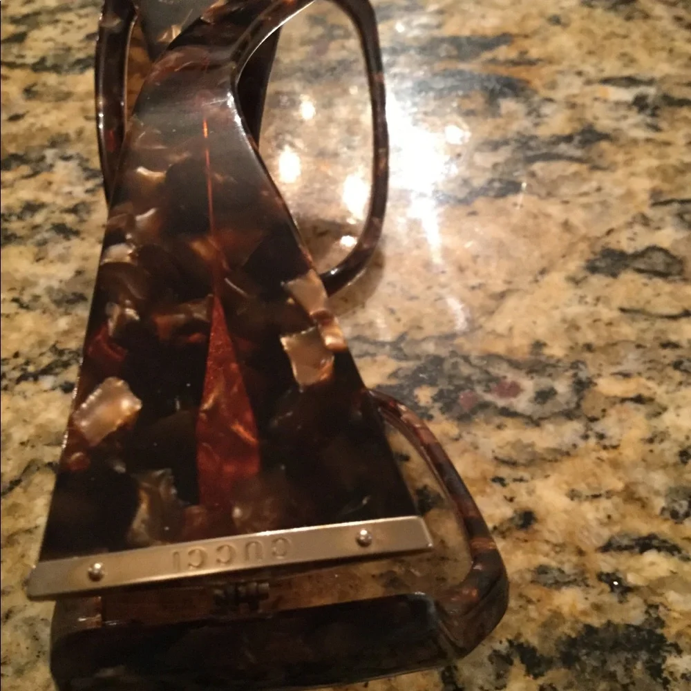 Gucci Wrap Around Tortoise Pattern Sunglasses - Picture 6 of 8